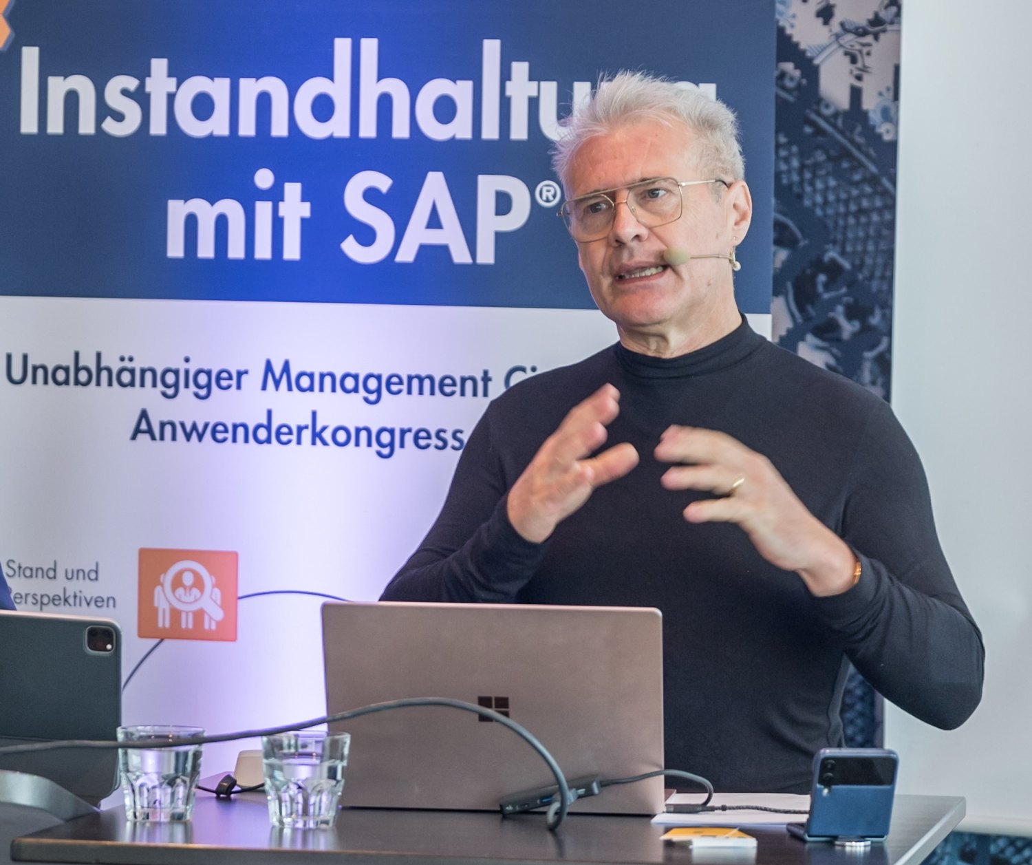Prof. Dr. Karl Liebstückel bei einem Vortrag zu Instandhaltung mit SAP